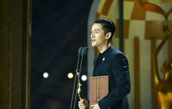 [头条]:中华网新疆 胡歌获金鹰节两奖杯 与杨洋赵丽颖贡献半壁流-IT168 手机专区