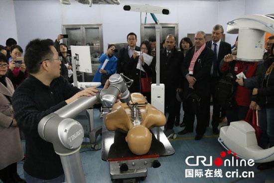 海外大V为中国医疗机器人点赞 期望中国技术推