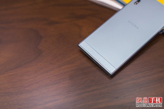 评索尼XZs:超慢动作录制亮了 暗光拍摄效果不