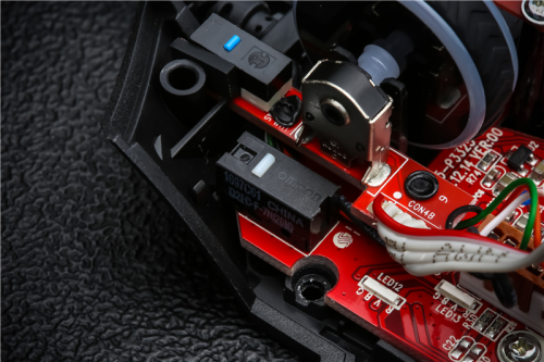 吃鸡鼠标怎么选?血手幽灵J95吃鸡教练游戏鼠