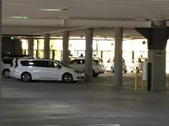 谷歌自动驾驶多功能厢式车曝光！车顶上的“警灯”不见了