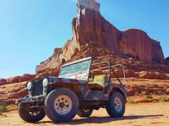 他修好了一辆1948年的Jeep，还把它开到了3000公里之外的