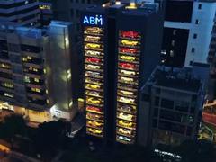 卖法拉利和兰博基尼的自动贩卖机 你一定没有见过