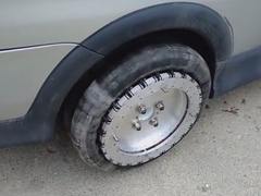 停车挪车不求人 能让你的车横着走的全向轮胎