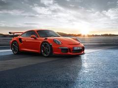 撞得都碎成渣了 这可能是保时捷被黑的最惨的一次