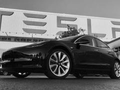 送给Elon Musk的生日礼物 特斯拉Model 3首台车下线