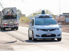 视频：谷歌工程师竟然这样教无人驾驶躲警车！