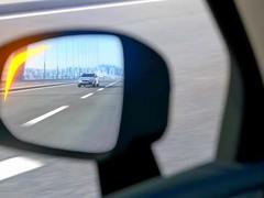 光看后视镜并线就一定安全？朋友，你听说过盲区吗