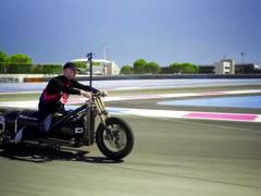 加进去的是水排出来的还是水 这个法国人造的三轮车难道是永动机？