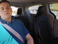 Waymo再发自动驾驶宣传视频 用户竟然敢在测试车里睡觉